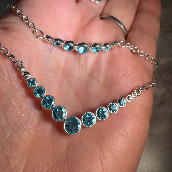 Silver & Aquamarine Crystal Vintage Avon/NRQ necklace & bracelet set - Picture 4 of 6